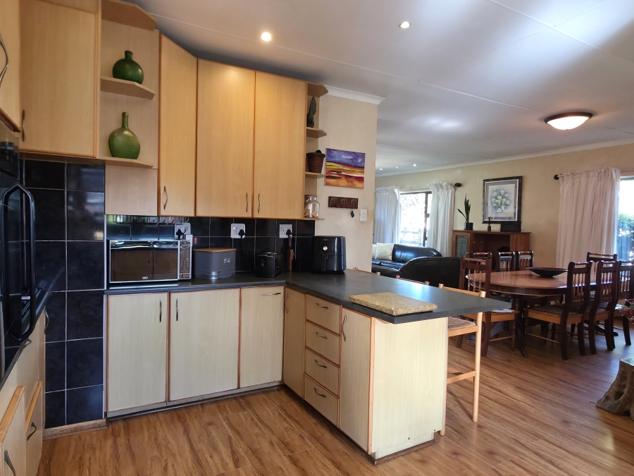 4 Bedroom Property for Sale in Wavecrest Eastern Cape